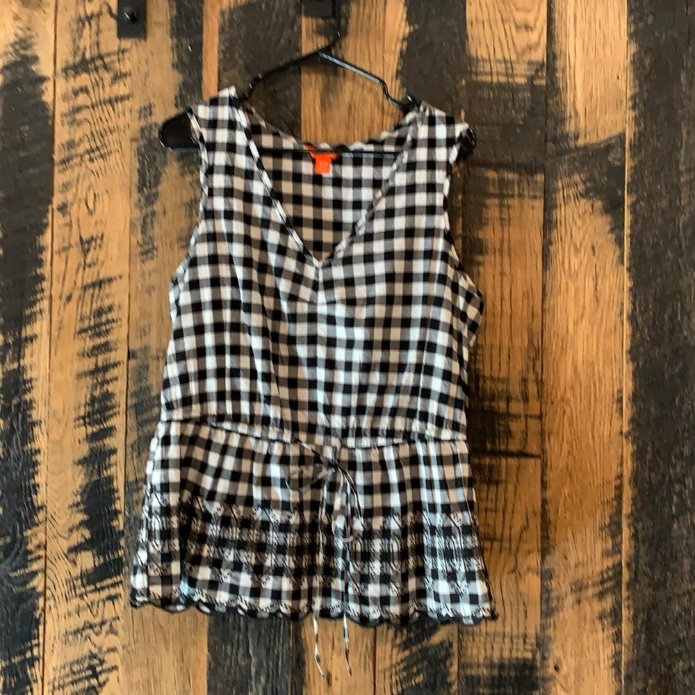 Sleeveless top.